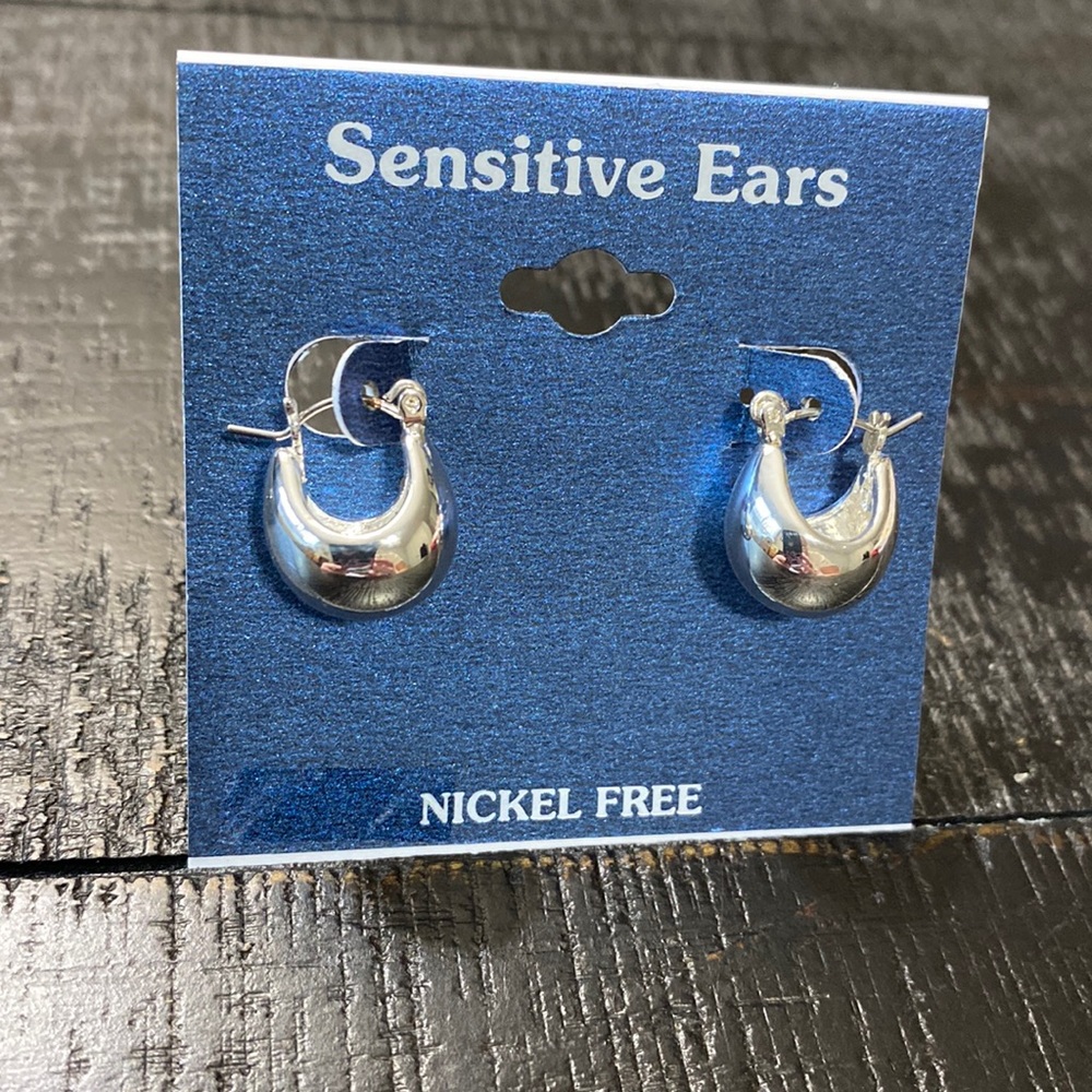 NWT Sensitive Ears Silver Tone Hoop Earrings!